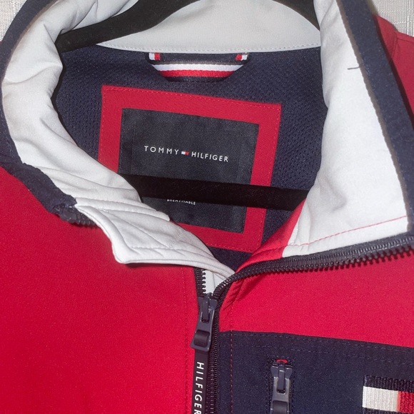 Tommy Hilfiger Men’s Regular-Fit Colorblocked Soft Shell Jacket - Picture 2 of 12